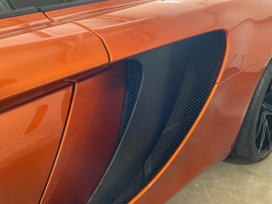 Детали экстерьера McLaren MP4-12C 2012 года  (фото 25 из 48)